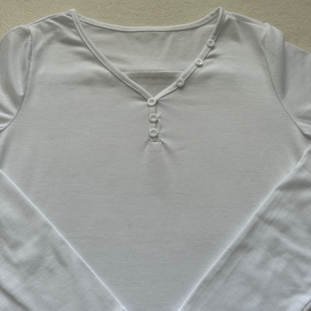 V-Neck Long-Sleeved T-Shirt | Women's S - Picture 3 of 12